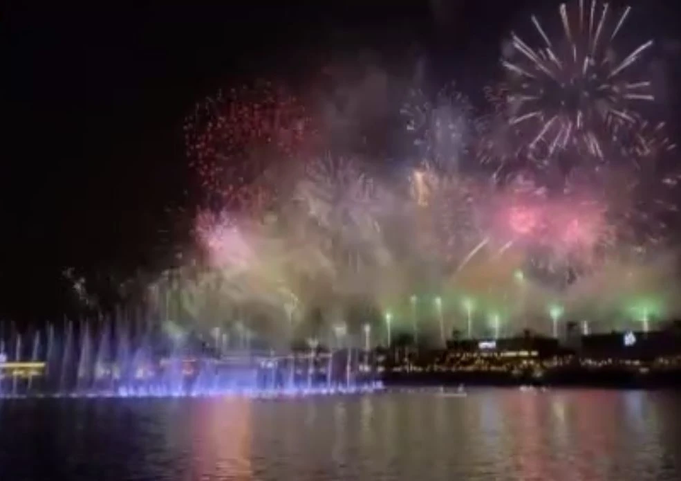 Riyad ve Dubai yeni yılı havai fişek ve ışık gösterisiyle karşıladı